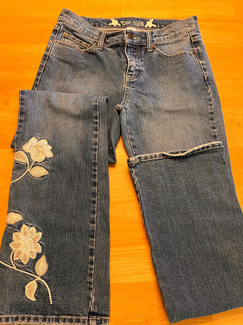 Women's Blue Embroidered Floral Jeans White House Black Market